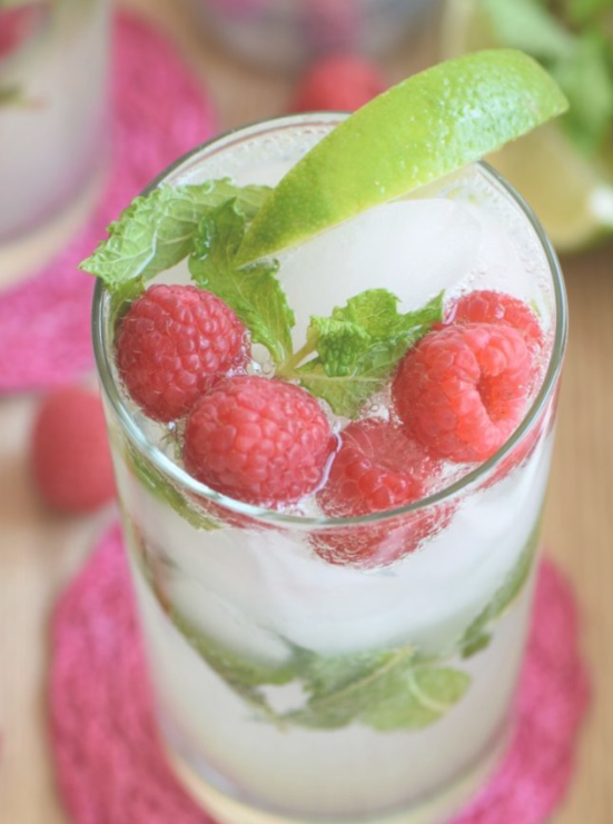 sparkling raspberry lemondae mocktail