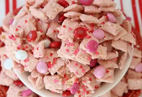 strawberry valentine's chex mix